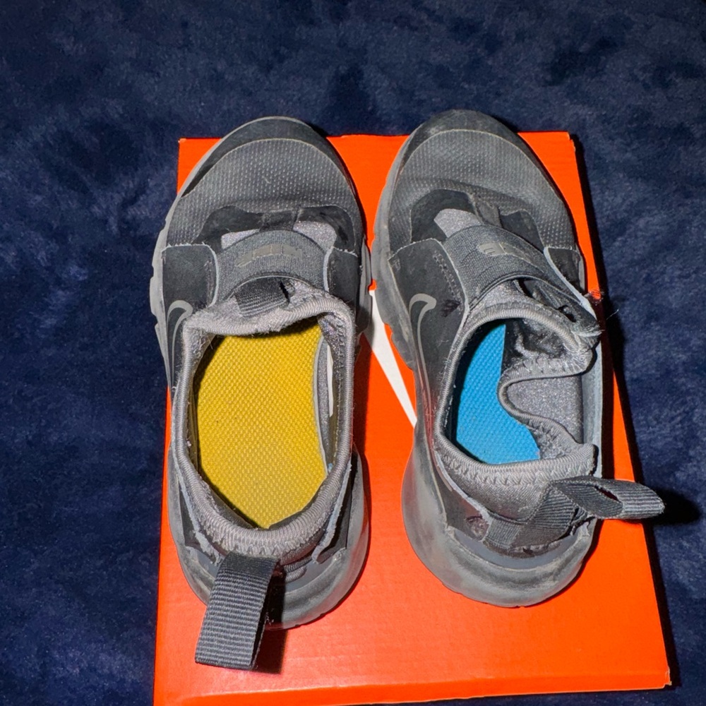Nike slip on